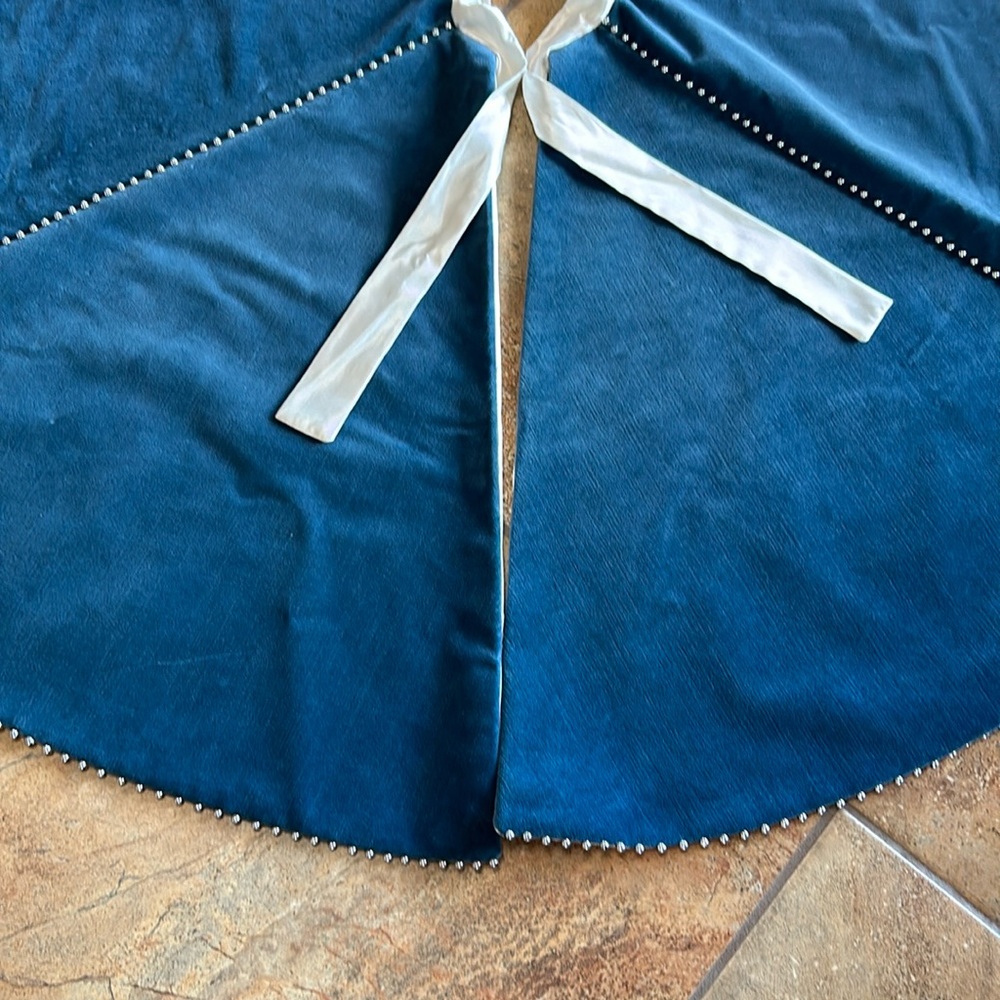 64” Blue velvet tree skirt